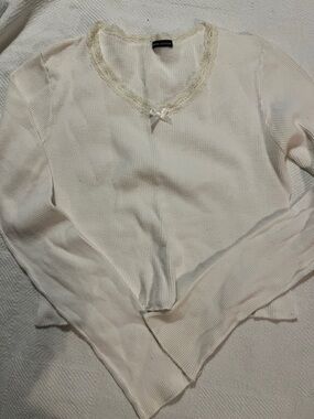 Brandy Melville White Lace Trim Long Sleeve Thermal Top